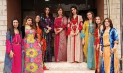 دار الأزياء تقدم الفساتين الكردية بتصاميم فولكلورية